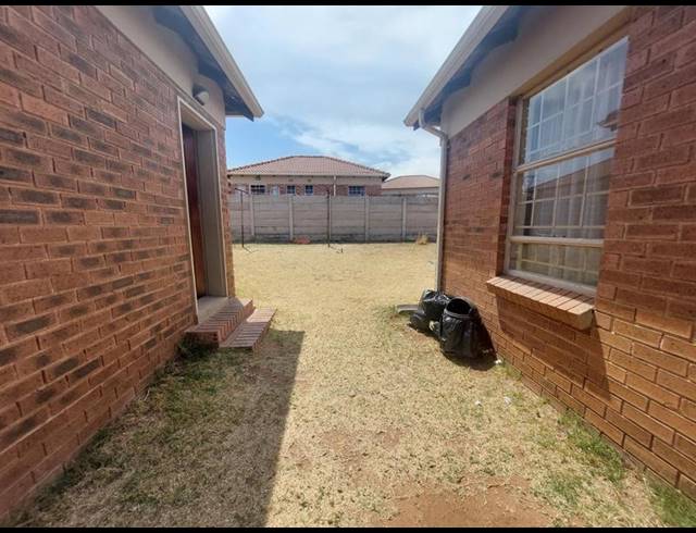 3 BEDROOM HOUSE FOR SALE IN THATCH HILL ESTATE